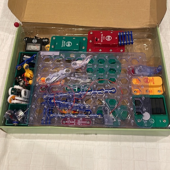 Snap circuits green alternative energy electronics exploration kit stem projects - Picture 4 of 16